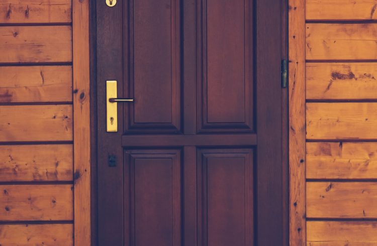 Drzwi wejściowe do domu – Na co zwrócić uwagę?